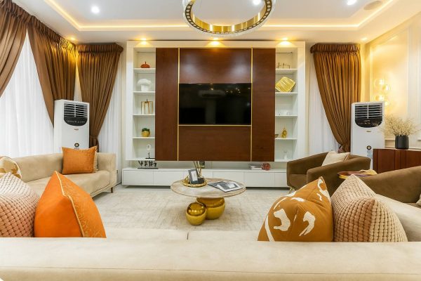 TV CONSOLE